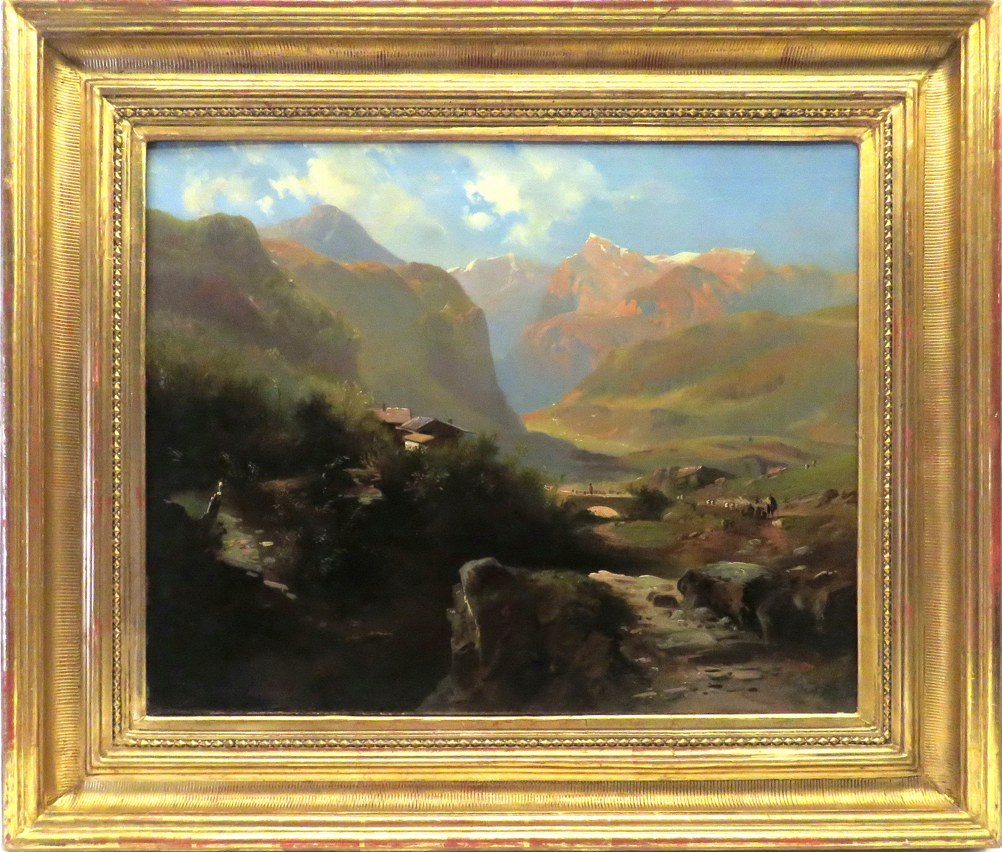 在高山峽谷的高處